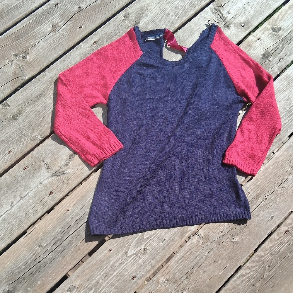 💟Silver Jeans Navy and Pink Sweater